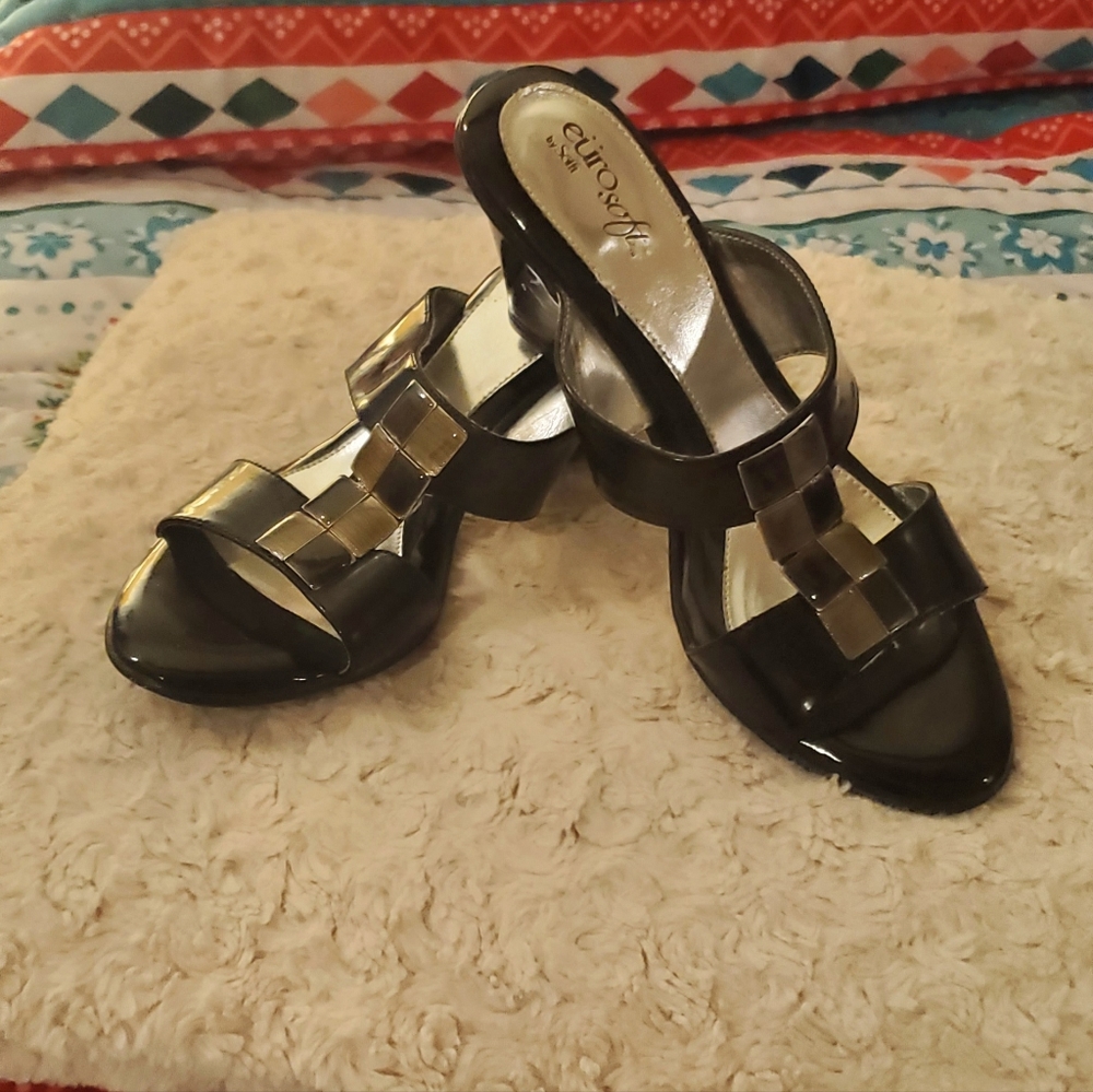 Size 8m, black and gold slide shoes